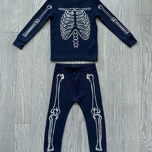 3/$25 💀Skeleton Print Pajama Set | size 3T 💀